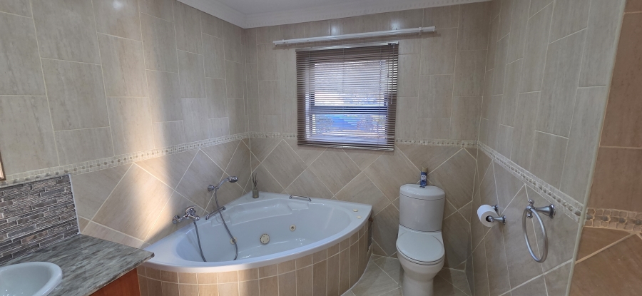5 Bedroom Property for Sale in Roylglen Gardens Northern Cape